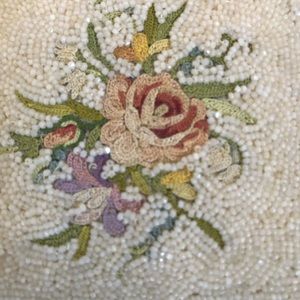 STUNNING vintage compact 💕